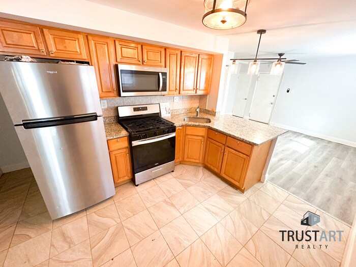 Foto principal - 2 Bedroom condo in Bustleton Philadelphia