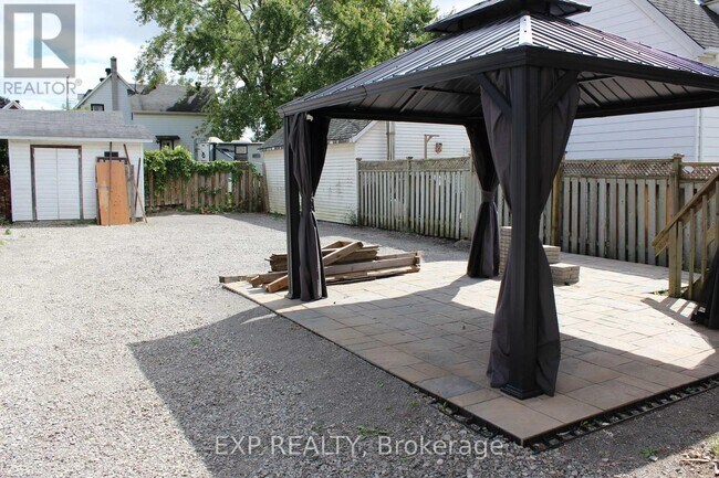 Building Photo - 9 Kent St