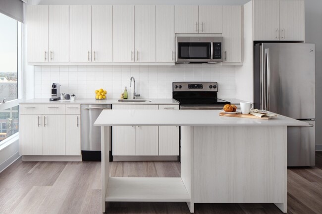 Photo - Lincoln Square Apartments