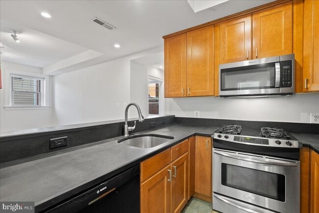 Building Photo - 3220 17th St NW