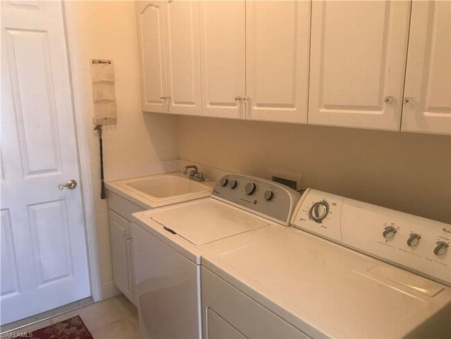 Building Photo - 401 SW 33rd Ave