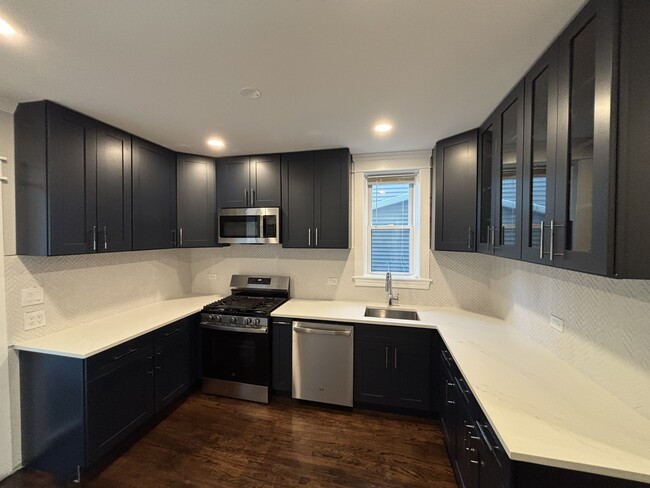 Kitchen - 4317 N Ashland Ave