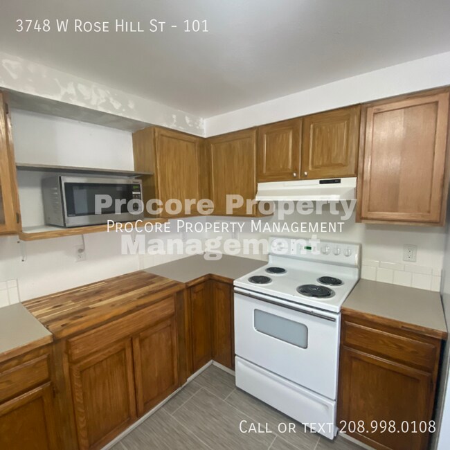 Building Photo - Update 2 Bd and 1 Bath Unit with Large liv...