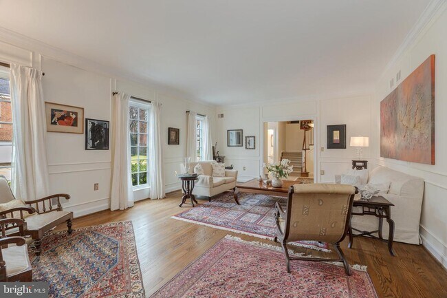 Foto del edificio - 5013 Warren St NW