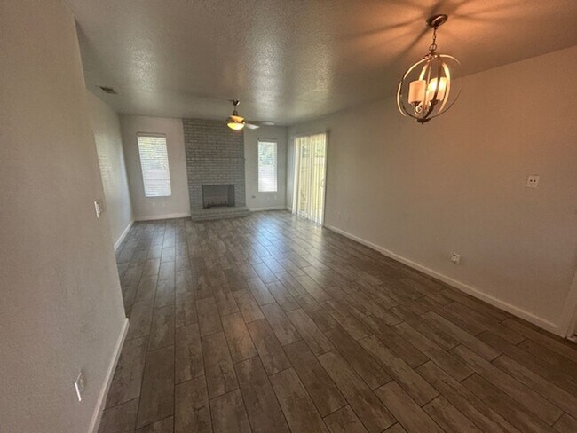 Foto del edificio - 1711-1715 E Princeton Ct