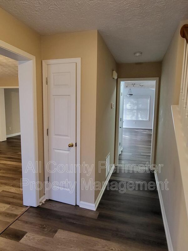 Foto del edificio - 287 Ridgestone Way SW