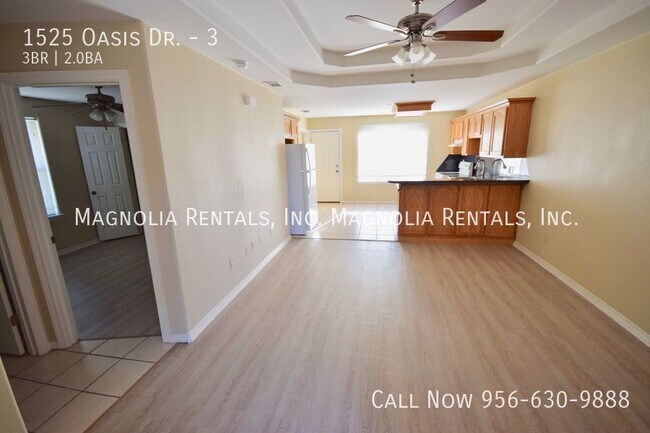 Building Photo - 1525 Oasis Dr