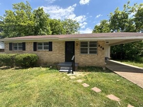 Building Photo - 306 Poplar St