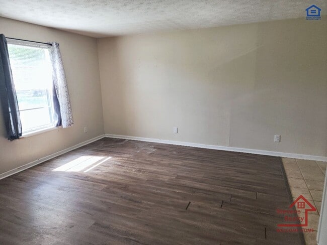 Building Photo - 401 Spruce Ave
