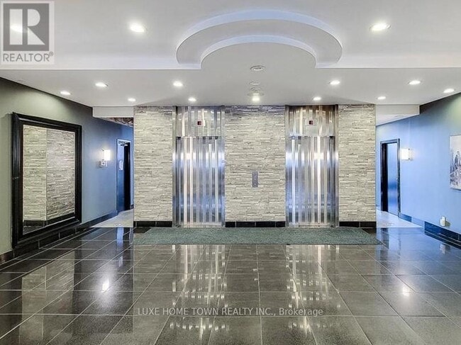 Building Photo - 135 James St S