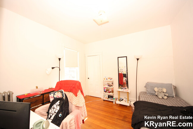 Building Photo - 23 Aldie St