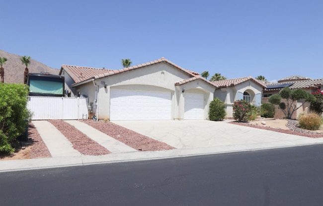 Building Photo - 3713 Vista Verde