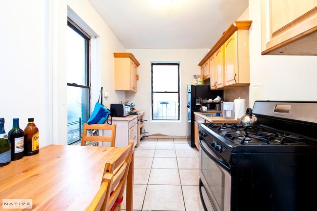 Building Photo - 562 Morgan Ave