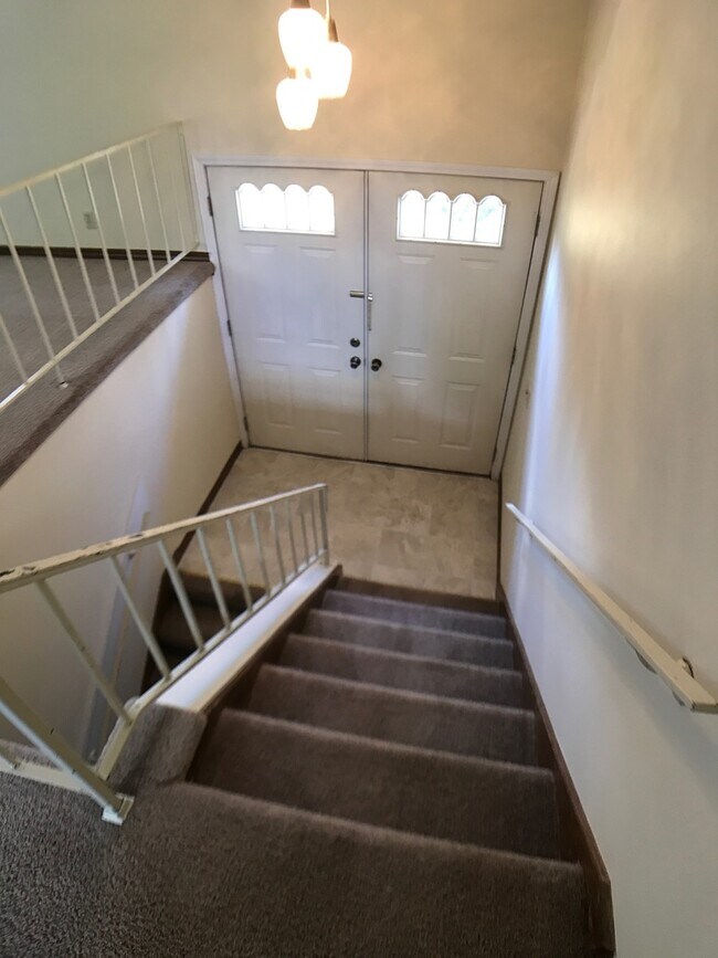 Foto del edificio - Spacious Split Level 4 Bedroom Home w/ Gre...