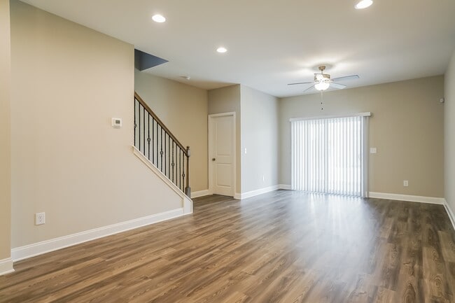Building Photo - 7248 Bellacroft Dr