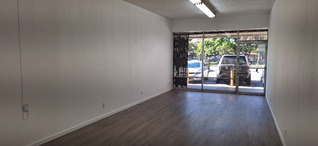 Foto del edificio - 5017 Gage Ave