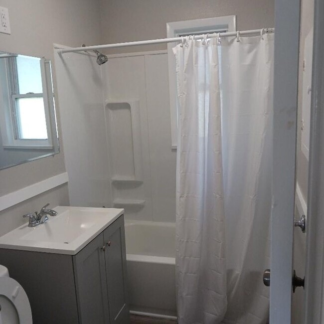 Building Photo - Washburn Rural Schools 2 bedroom 1 bath home