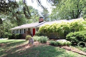 Building Photo - 1009 Dogwood Ln