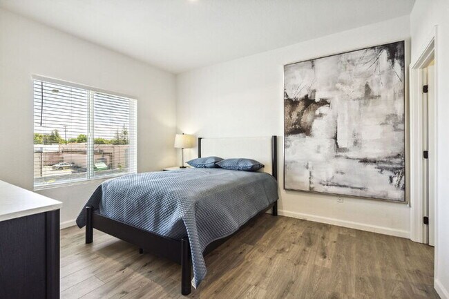 Foto del edificio - 6480 Stockton Blvd