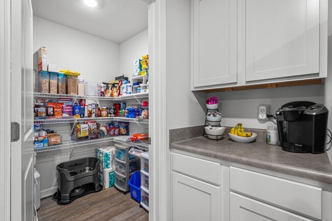 Building Photo - 402 Folkstone Rd