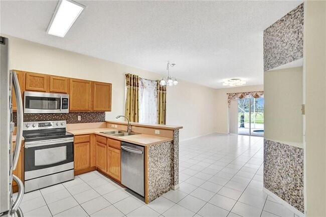 Building Photo - 4045 Banyan Trails Dr