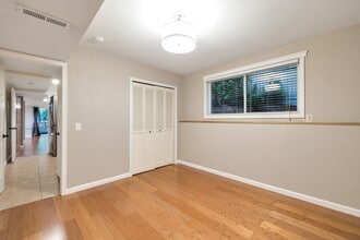 Building Photo - 1534 5th Pl