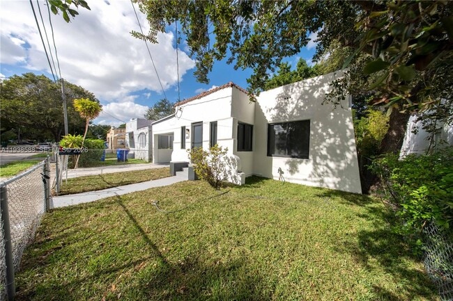 Building Photo - 807 NW 51st St