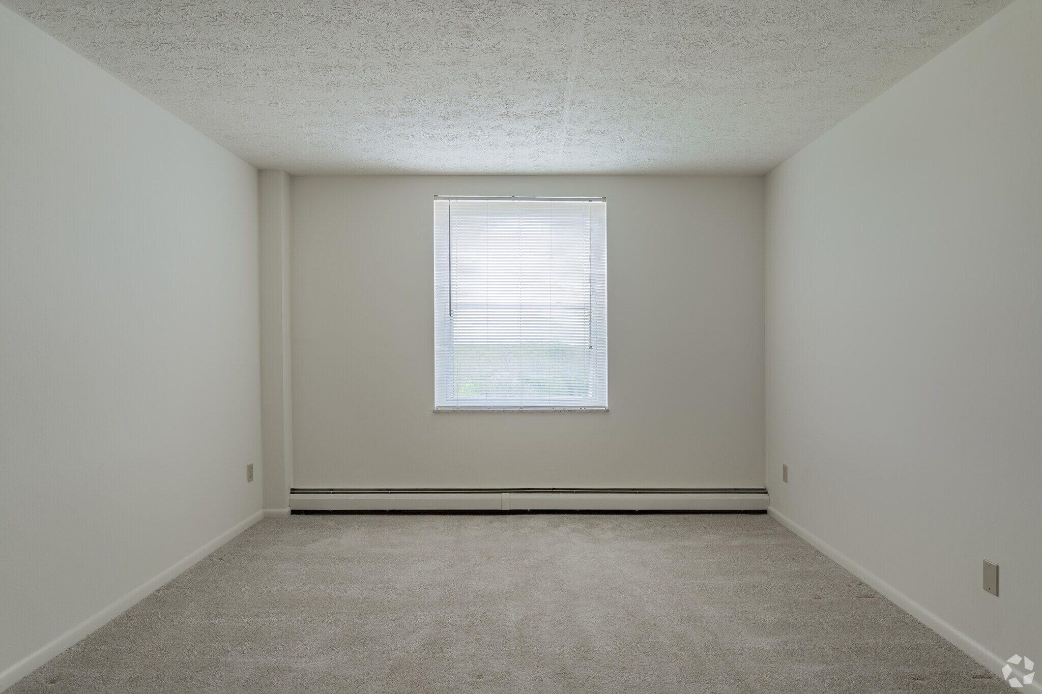 200 West Apartments – photo 5