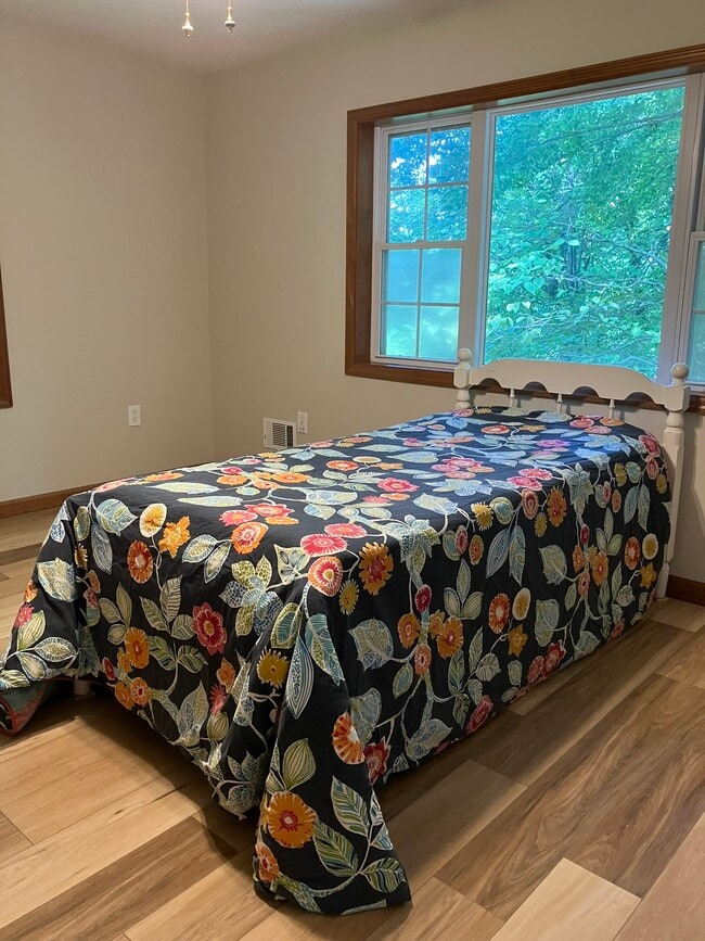 Master Bedroom - 4747 Knollwood Dr NW
