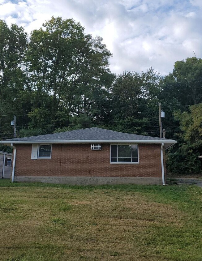 Primary Photo - 248-250-250 Forest St
