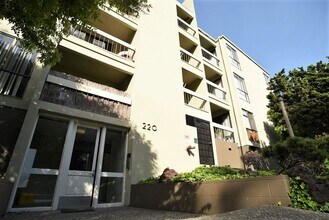 Building Photo - 220 Perkins St