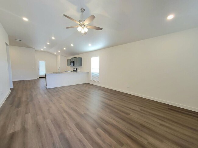 Foto del edificio - BRAND NEW 3 Bedroom 2 Bath 2 Car Garage