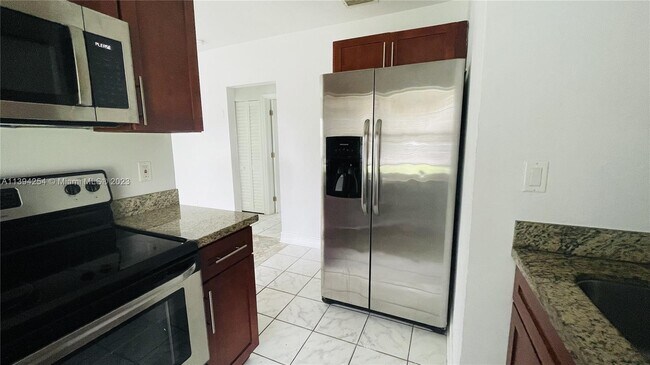 Foto del edificio - 17193 NE 18th Ave