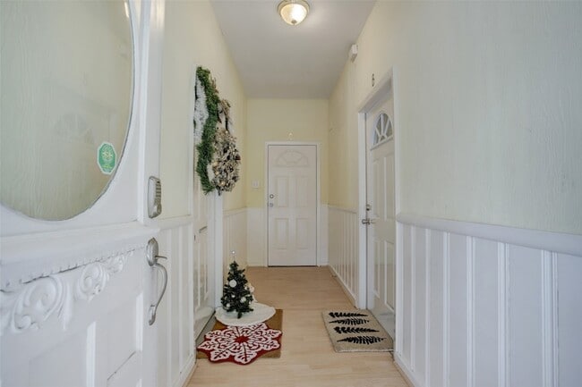 Photo - 1127 Yale St House