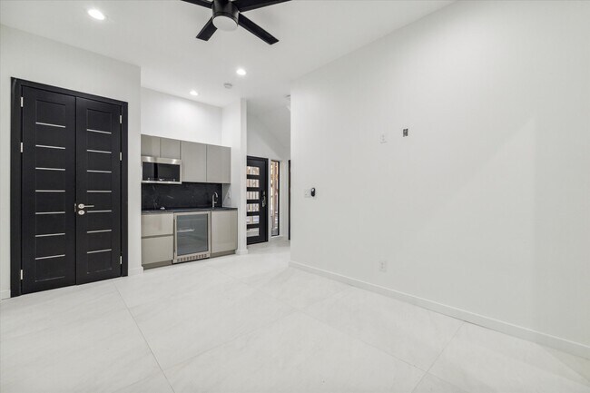 Foto del edificio - 713 Memorial Heights Dr