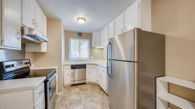 Building Photo - Great 2 Bedroom, 2 Bathroom Side by Side Townhome Unit Available in Coon Rapids - WON'T LAST LONG
