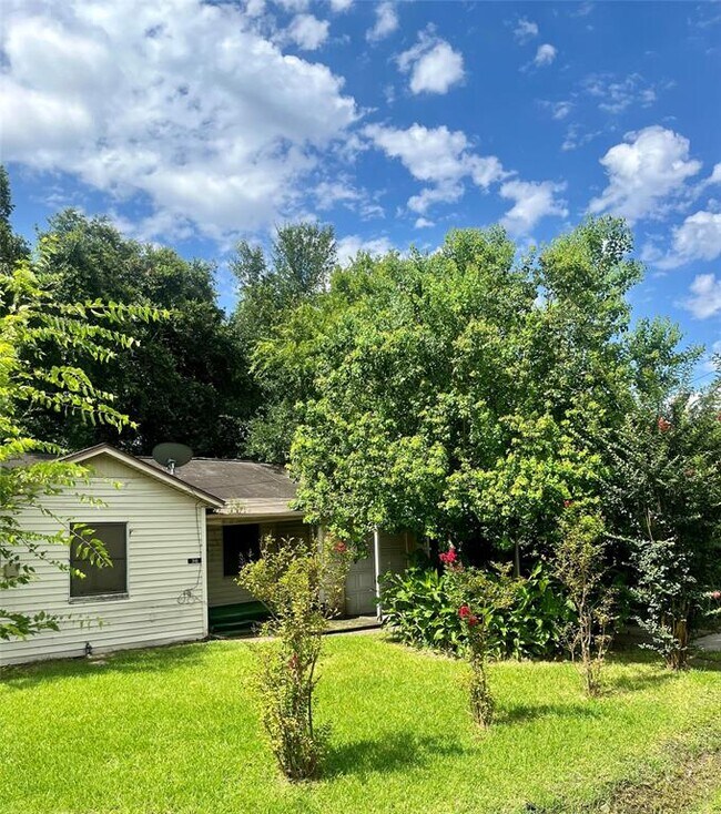 Foto del edificio - 310 Massachusetts St