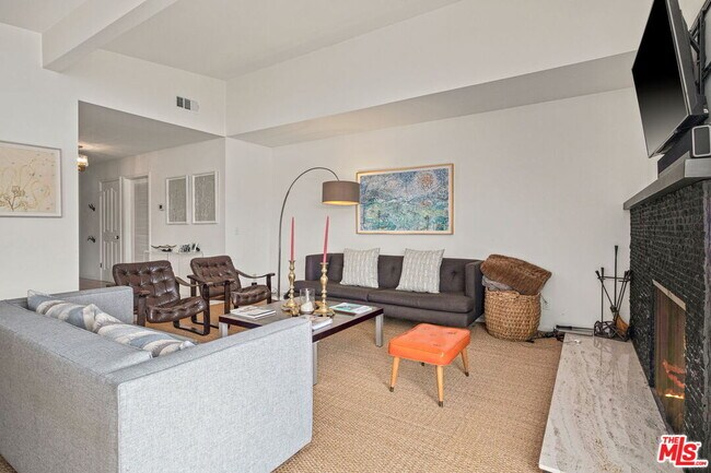 Building Photo - 3516 Shoreheights Dr