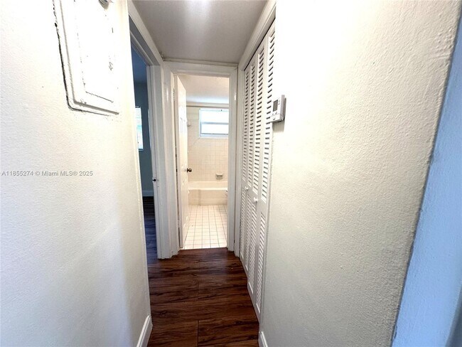 Foto del edificio - 5420 NE 22nd Terrace