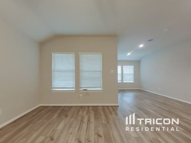 Building Photo - 2311 E WInding Pines