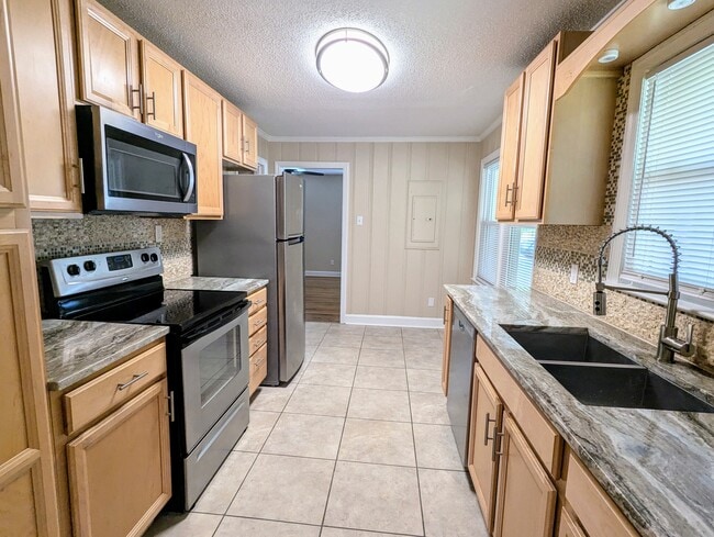 Kitchen - 900 Prince Ave