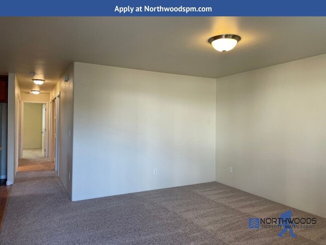 Building Photo - Nice 3 Bedroom 2 Bath Duplex in Central Point