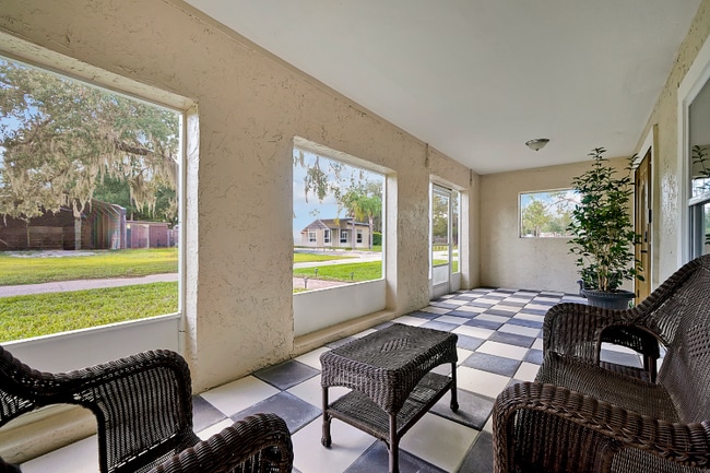 Building Photo - 405 North Blvd W