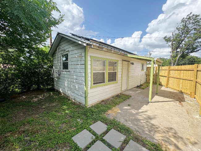 Foto del edificio - 419 Westhill Pl