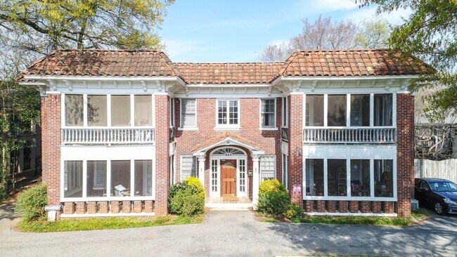 Foto del interior - Charming Apartments in the Heart of Virginia Highland!