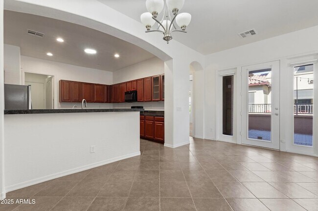 Foto del edificio - 785 W Village Pkwy