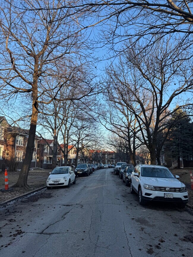 VISTA DE LA CALLE - 4962 Lindenwood Ave