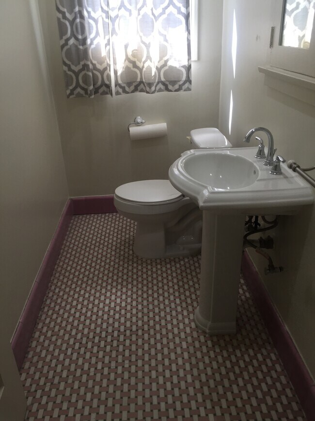 Foto del edificio - 357 N Croft Ave