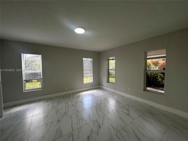 Building Photo - 6036 Buchanan St