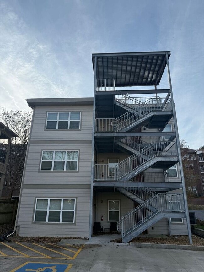 Foto del edificio - Modern 1 Bedroom Condo in the Heart of Melrose